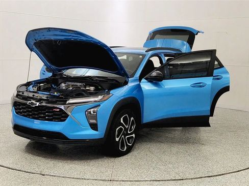 Used 2025 Chevrolet Trax RS w/ Sunroof Package FWD image 10