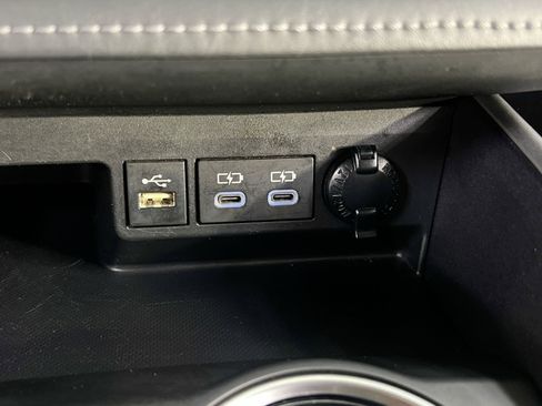 Used 2023 Toyota Highlander LE image 36