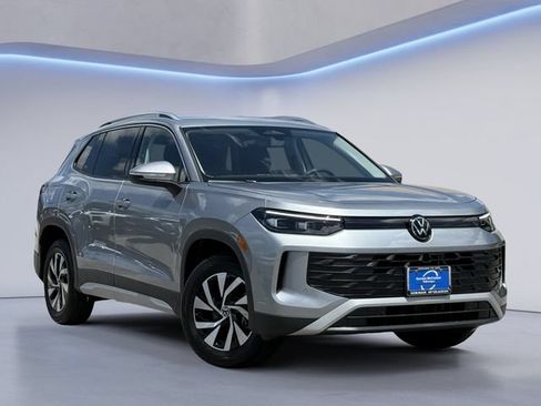 Used 2025 Volkswagen Tiguan S FWD image 1