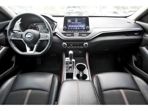 Used 2024 Nissan Altima 2.5 SR FWD image 9