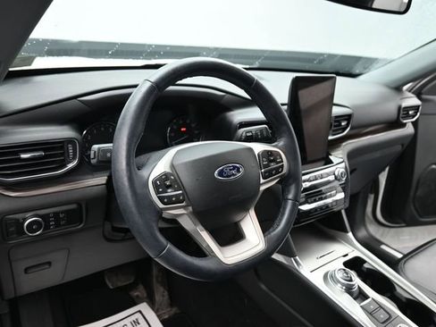 Used 2023 Ford Explorer Limited w/ Limited Technology Package image 16