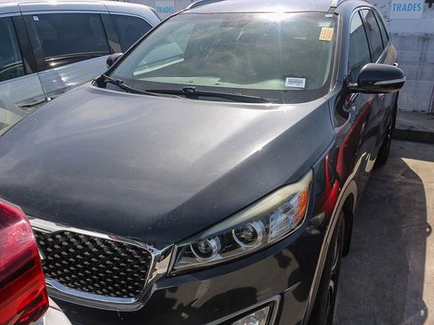 Used 2017 Kia Sorento EX w/ EX V6 Premium Package image 2
