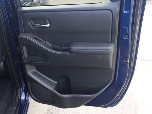 Used 2023 Nissan Frontier SV image 17