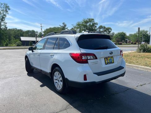 Used 2017 Subaru Outback 2.5i Premium AWD/4WD image 5