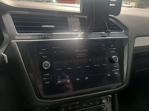 Used 2018 Volkswagen Tiguan SE w/ Panoramic Sunroof Package AWD/4WD image 15