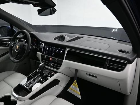Certified 2026 Porsche Macan AWD/4WD image 23