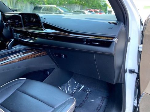 Used 2023 Cadillac Escalade ESV Premium Luxury AWD/4WD image 16