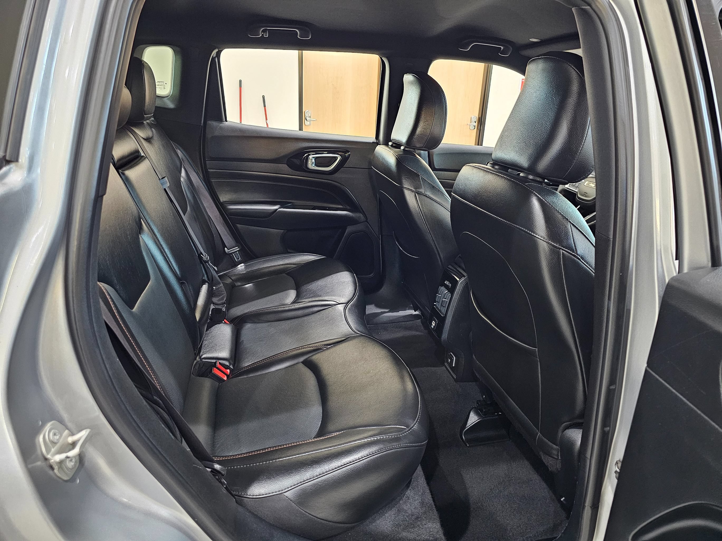 Used 2023 Jeep Compass Limited AWD/4WD image 31