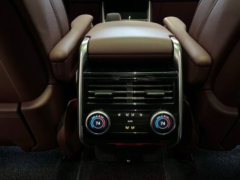 Used 2025 Land Rover Range Rover SE image 24