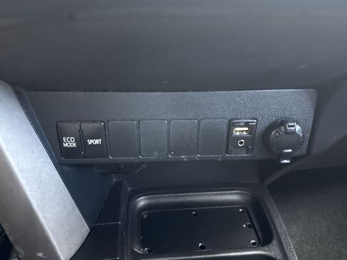 Used 2018 Toyota RAV4 XLE image 22