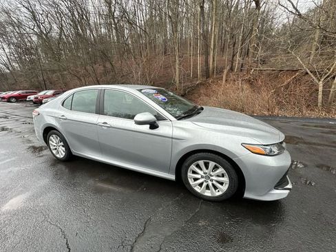 Used 2020 Toyota Camry LE image 11