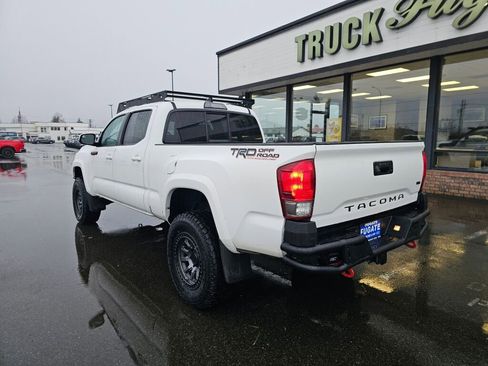 Used 2016 Toyota Tacoma TRD Off-Road image 10