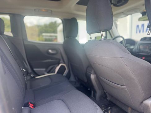 Used 2017 Jeep Renegade Latitude FWD image 53