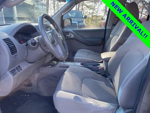 Used 2009 Nissan Frontier SE w/ SE Value Truck Pkg image 2