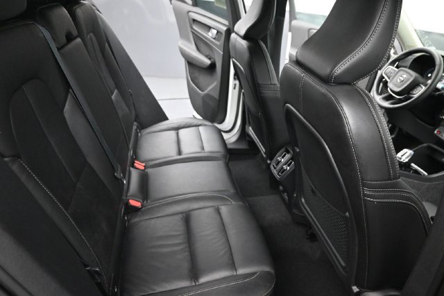 Used 2023 Volvo XC40 B4 Ultimate FWD image 18