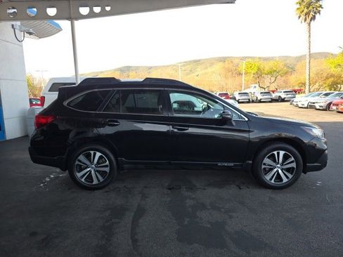 Used 2018 Subaru Outback 3.6R Limited image 11