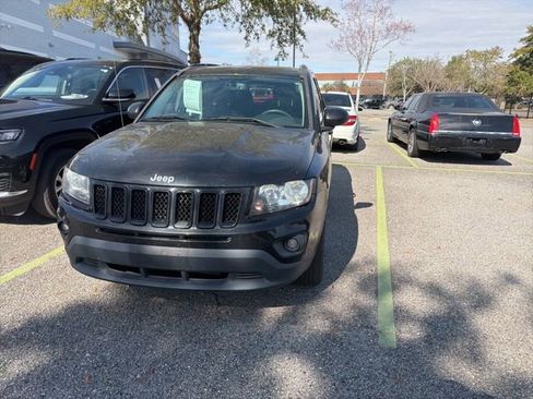 Used 2017 Jeep Compass Latitude image 15