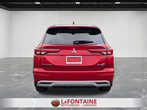 New 2025 Mitsubishi Outlander SE image 4