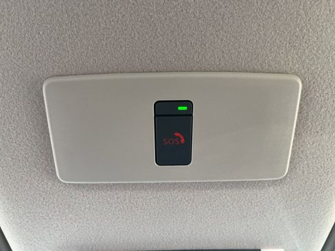 New 2025 Nissan Versa SR image 19