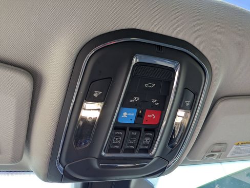 Used 2023 Jeep Grand Cherokee 4WD 4xe w/ Luxury Tech Group II image 28