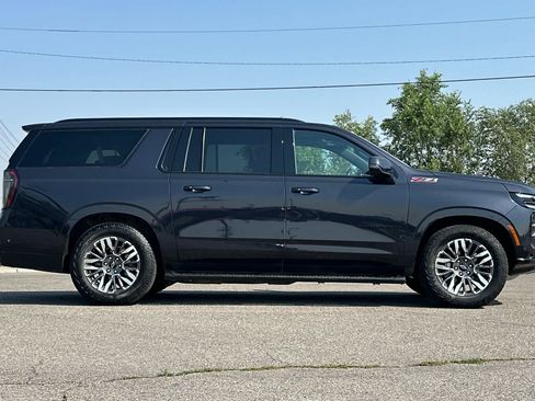 Used 2025 Chevrolet Suburban Z71 w/ Z71 Off-Road Package AWD/4WD image 8