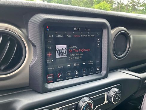 Used 2018 Jeep Wrangler Unlimited Sport S AWD/4WD image 34