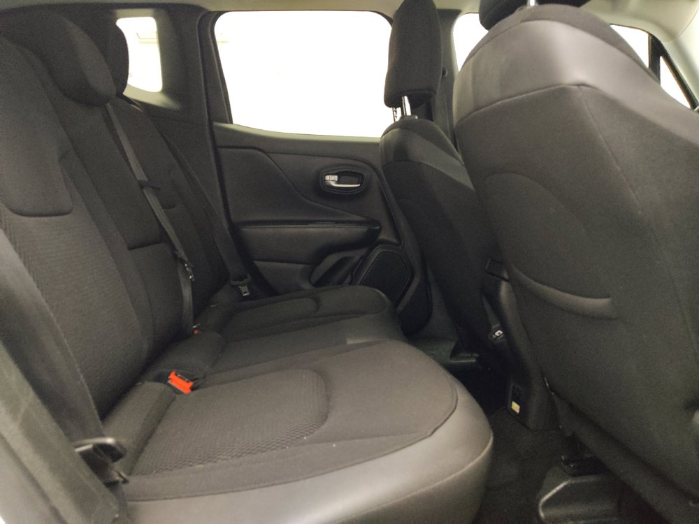 Used 2020 Jeep Renegade Altitude FWD image 19