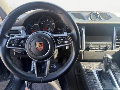 Used 2018 Porsche Macan AWD/4WD image 10