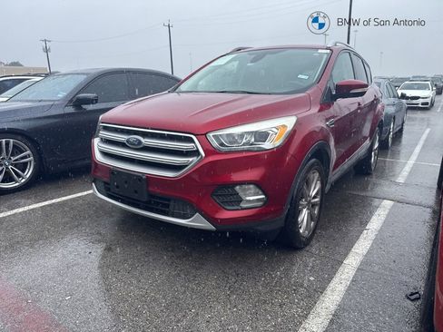 Used 2017 Ford Escape Titanium image 1