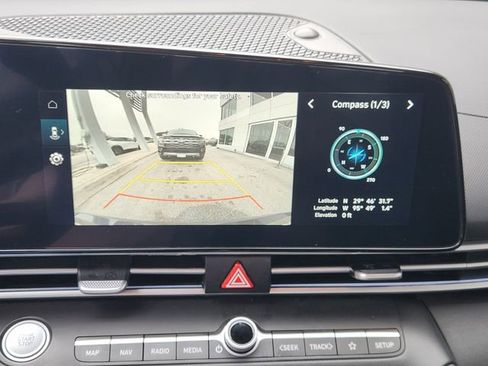 Used 2024 Hyundai Elantra SEL FWD image 15