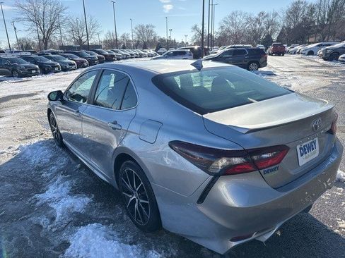 Used 2023 Toyota Camry SE image 3