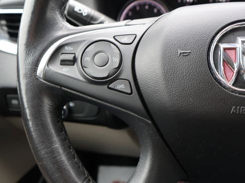 Used 2020 Buick Enclave Essence image 29