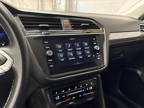 Used 2022 Volkswagen Tiguan SE AWD/4WD image 13