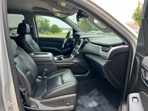 Used 2019 Chevrolet Suburban LT image 27