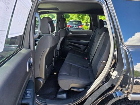 Used 2018 Jeep Grand Cherokee Laredo AWD/4WD image 18