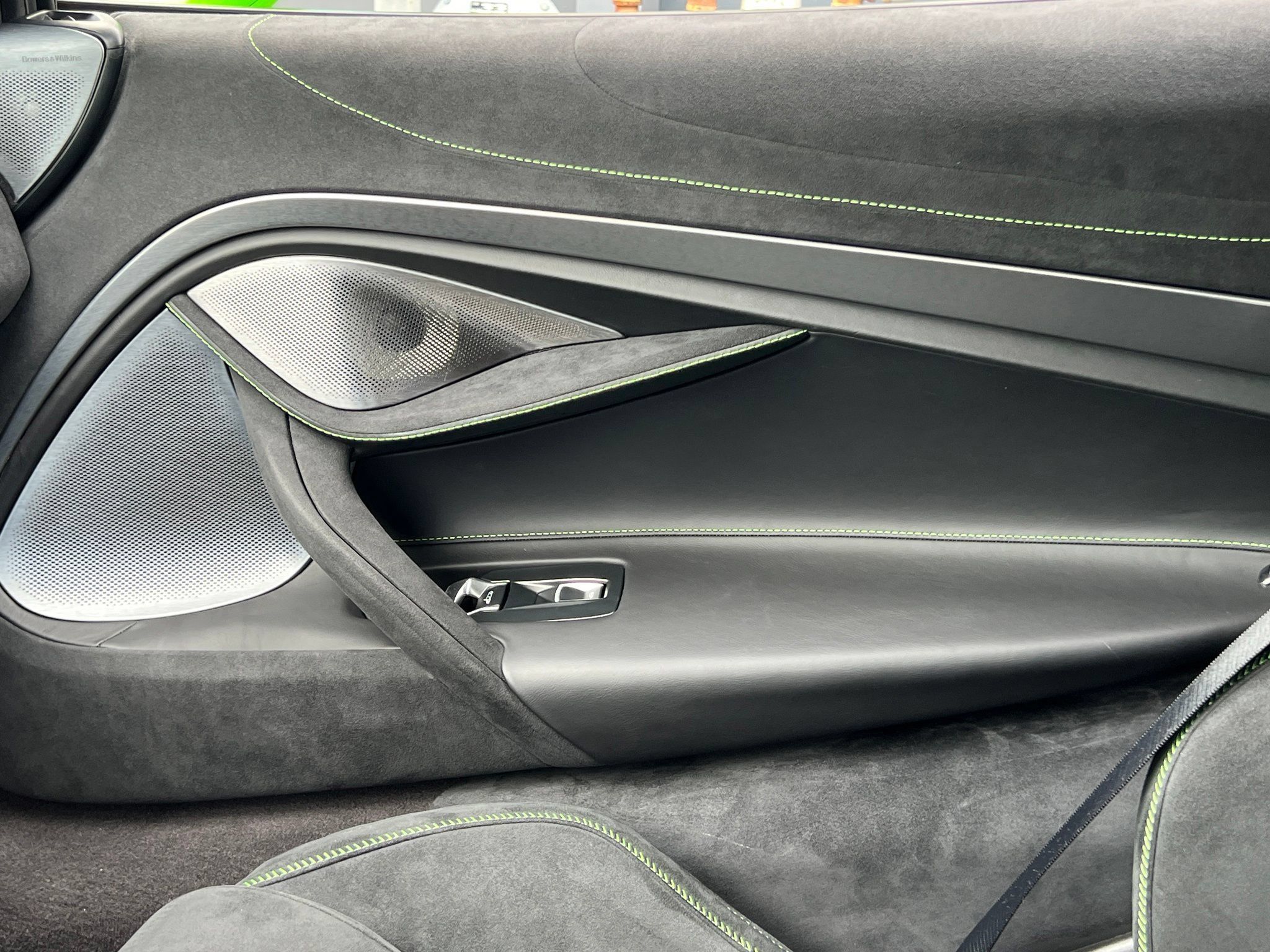 Used 2024 McLaren 750S RWD image 38