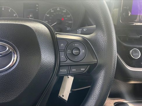 Used 2025 Toyota Corolla LE image 24