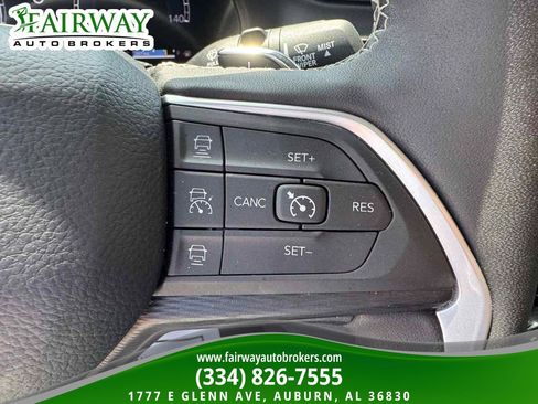 Used 2025 Jeep Grand Cherokee Altitude image 21