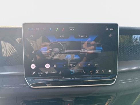 New 2025 Volkswagen Tiguan SE image 18