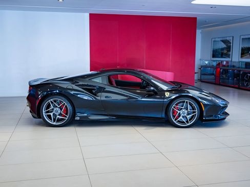 Used 2021 Ferrari F8 Tributo image 7