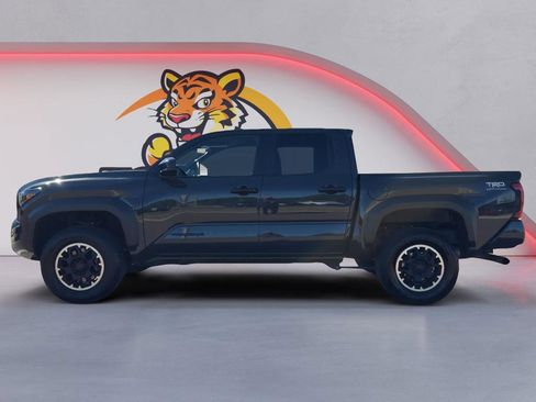 Used 2024 Toyota Tacoma TRD Off-Road image 8