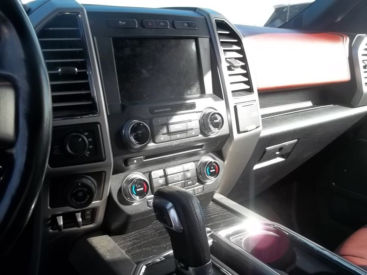 Used 2018 Ford F150 Platinum w/ Equipment Group 701A Luxury AWD/4WD image 8