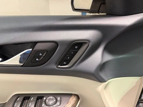 Used 2020 GMC Acadia Denali w/ Technology Package AWD/4WD image 12