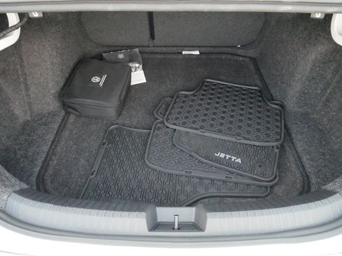Used 2023 Volkswagen Jetta SE w/ Panoramic Sunroof Package FWD image 18