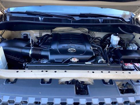 Used 2018 Toyota Tundra SR5 w/ SR5 Upgrade Package AWD/4WD image 30