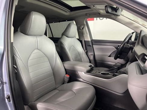 Certified 2022 Toyota Highlander XLE image 33