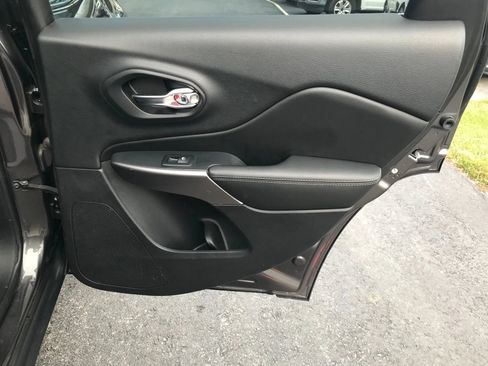 Used 2019 Jeep Cherokee Limited w/ Technology Group image 58