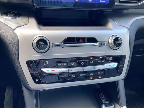 Used 2021 Ford Explorer XLT w/ Equipment Group 202A RWD image 32