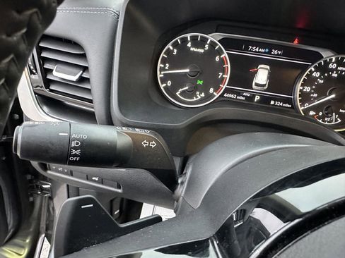 Used 2022 Nissan Rogue SV w/ SV Premium Package image 29