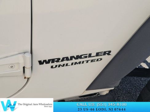 Used 2014 Jeep Wrangler Unlimited Sahara w/ Dual Top Group AWD/4WD image 18